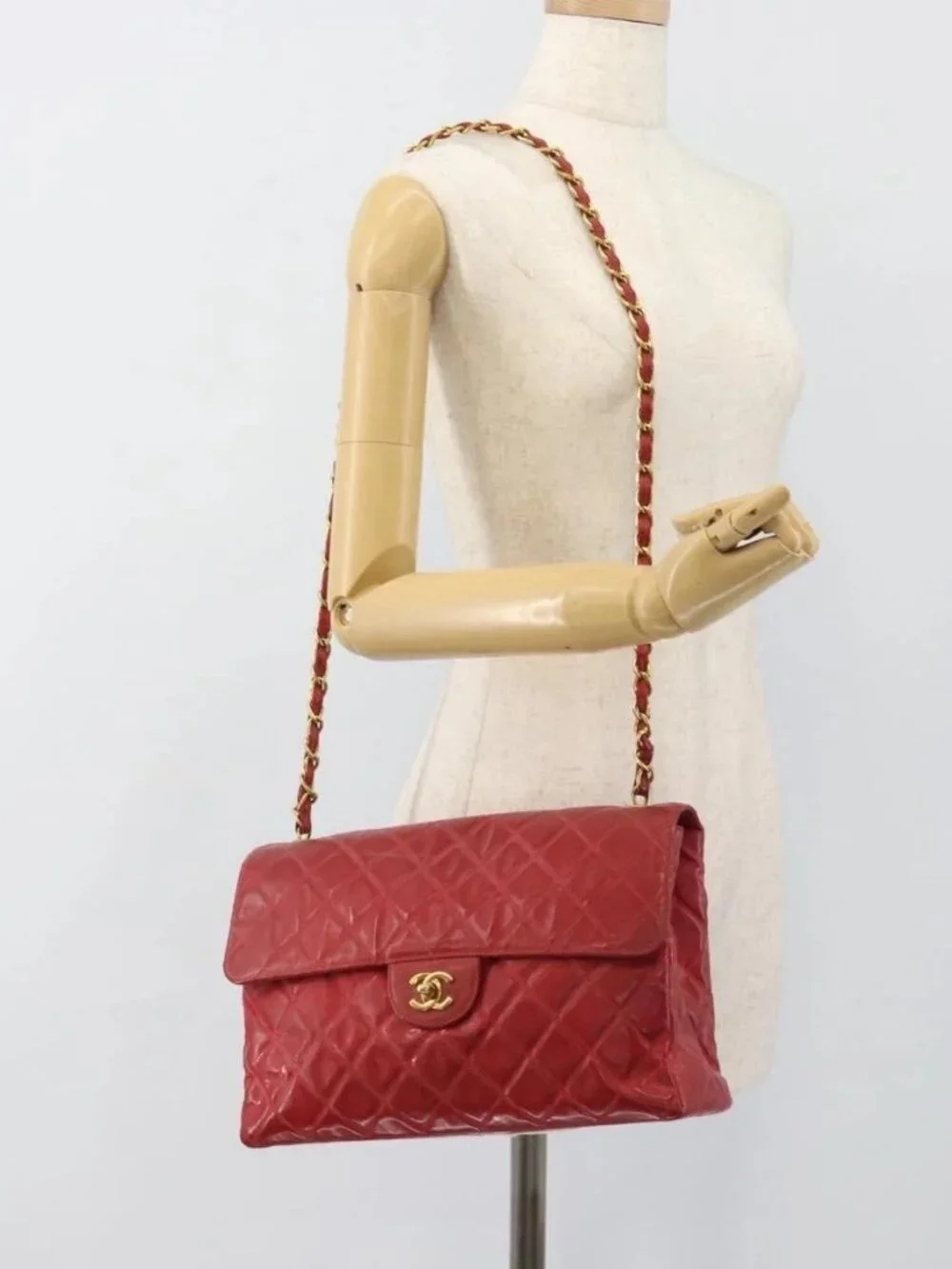CHANEL brand	chanel color	red